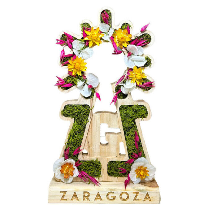 Virgen del Pilar con flores