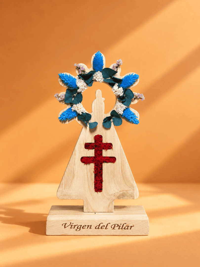 Virgen del Pilar con la Cruz de Lorena en flor preservada
