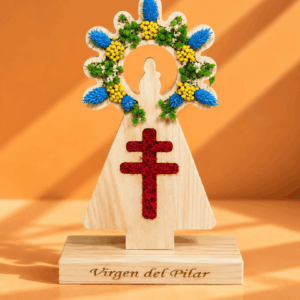 Virgen del Pilar con la Cruz de Lorena en flor preservada