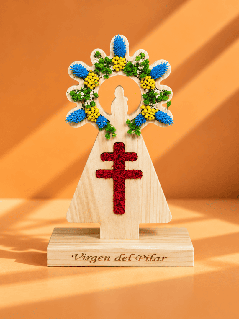 Virgen del Pilar con la Cruz de Lorena en flor preservada