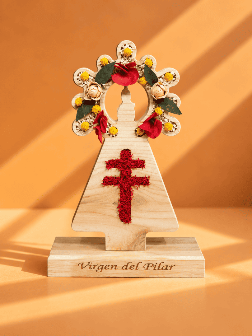 Virgen del Pilar con la Cruz de Lorena en flor preservada