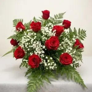 Centro de flores natural con rosas